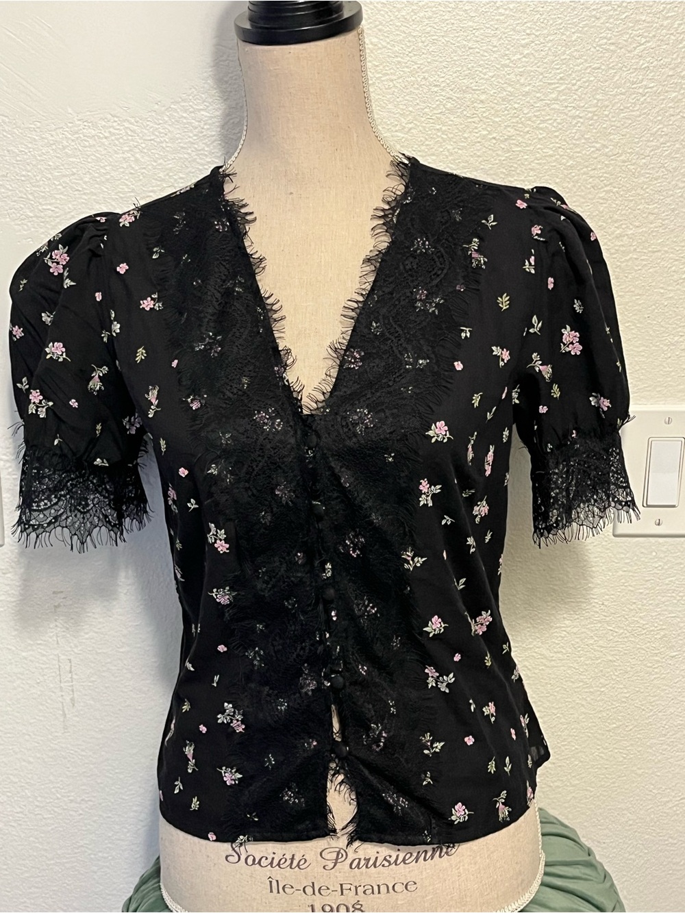 Universal Thread Black Floral Lace-Trim Puff Sleeve Blouse